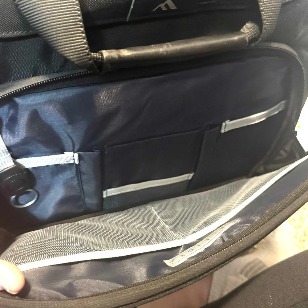 Brenthaven Elliott Deluxe Black Buisness Bag w/ Crossbody Strap